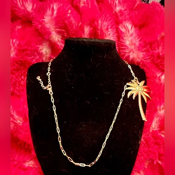 Gold Palm Tree LV Pendant Necklace - Picture 5 of 5